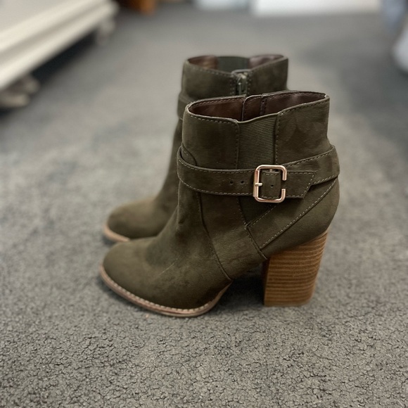 ALDO greenish brown suede booties size 6. Only worn twice - Picture 7 of 7